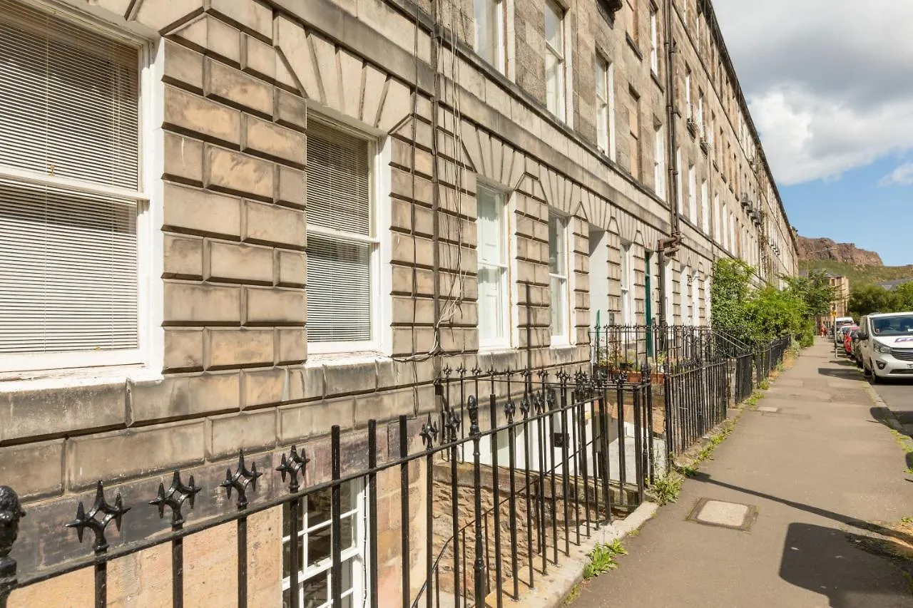 The Edinburgh Meadows Apartment