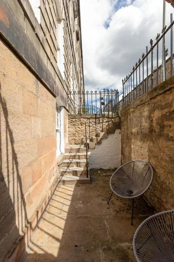 The Edinburgh Meadows Apartment