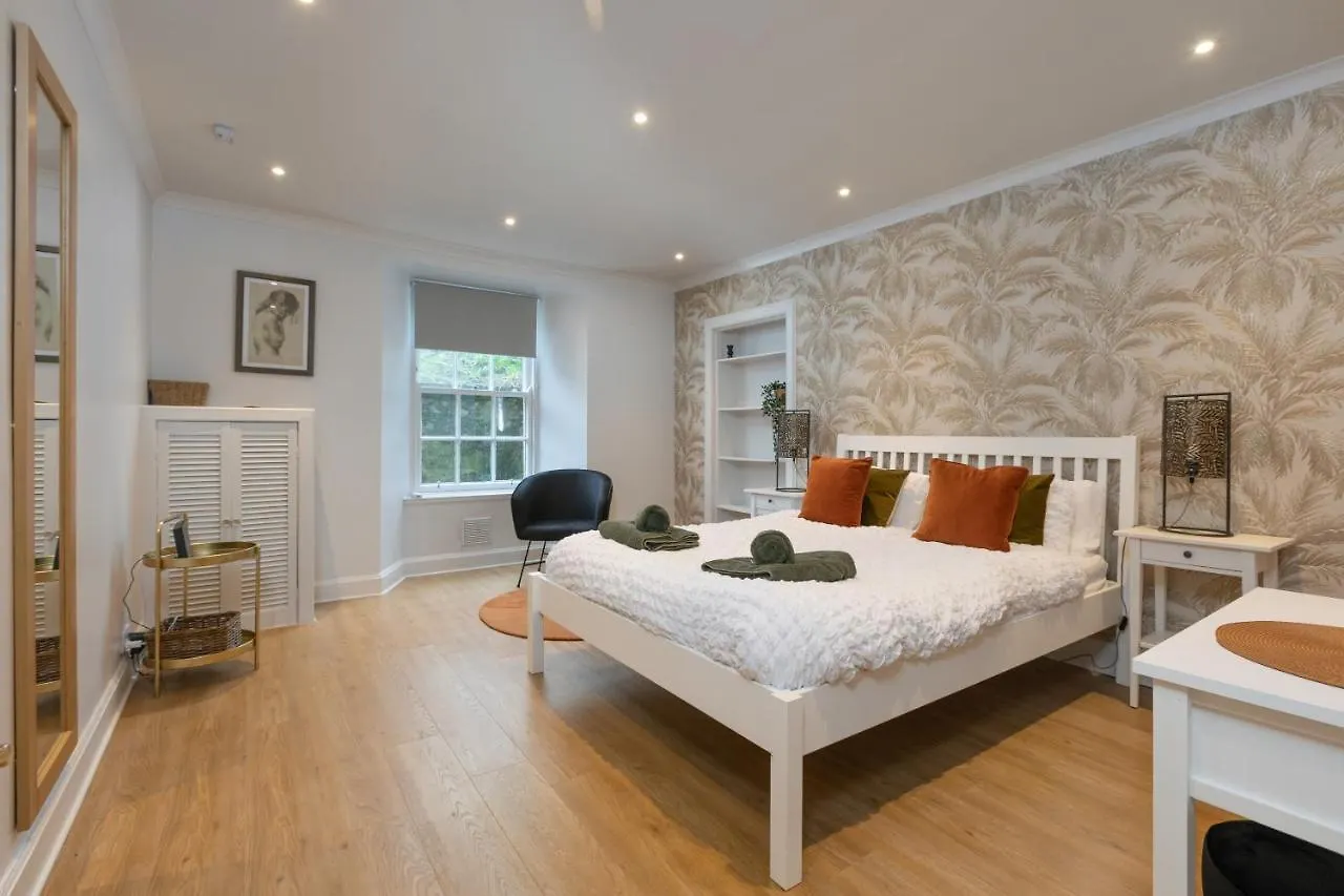 The Edinburgh Meadows Apartment